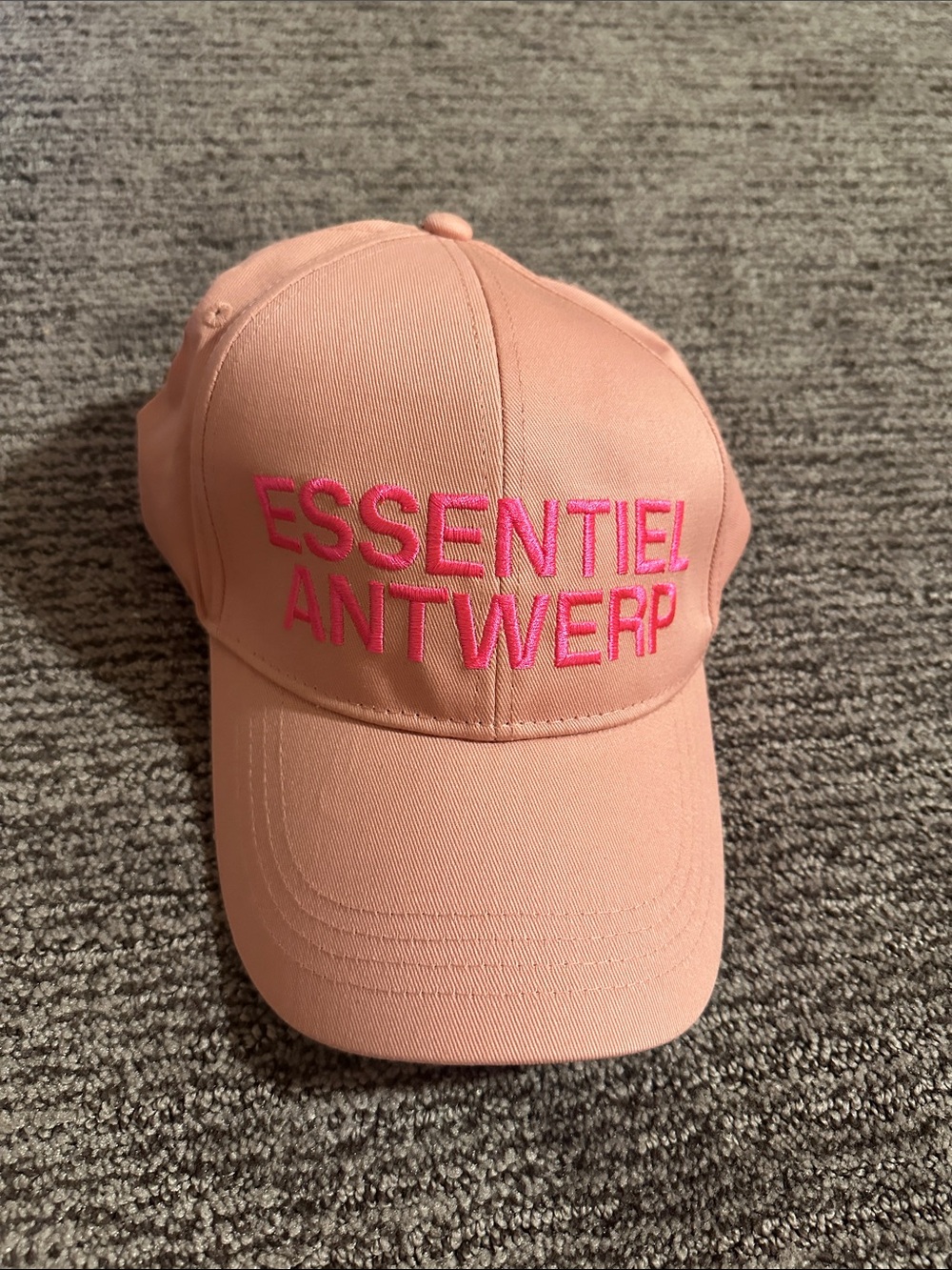 Essentiel Anterp Hat